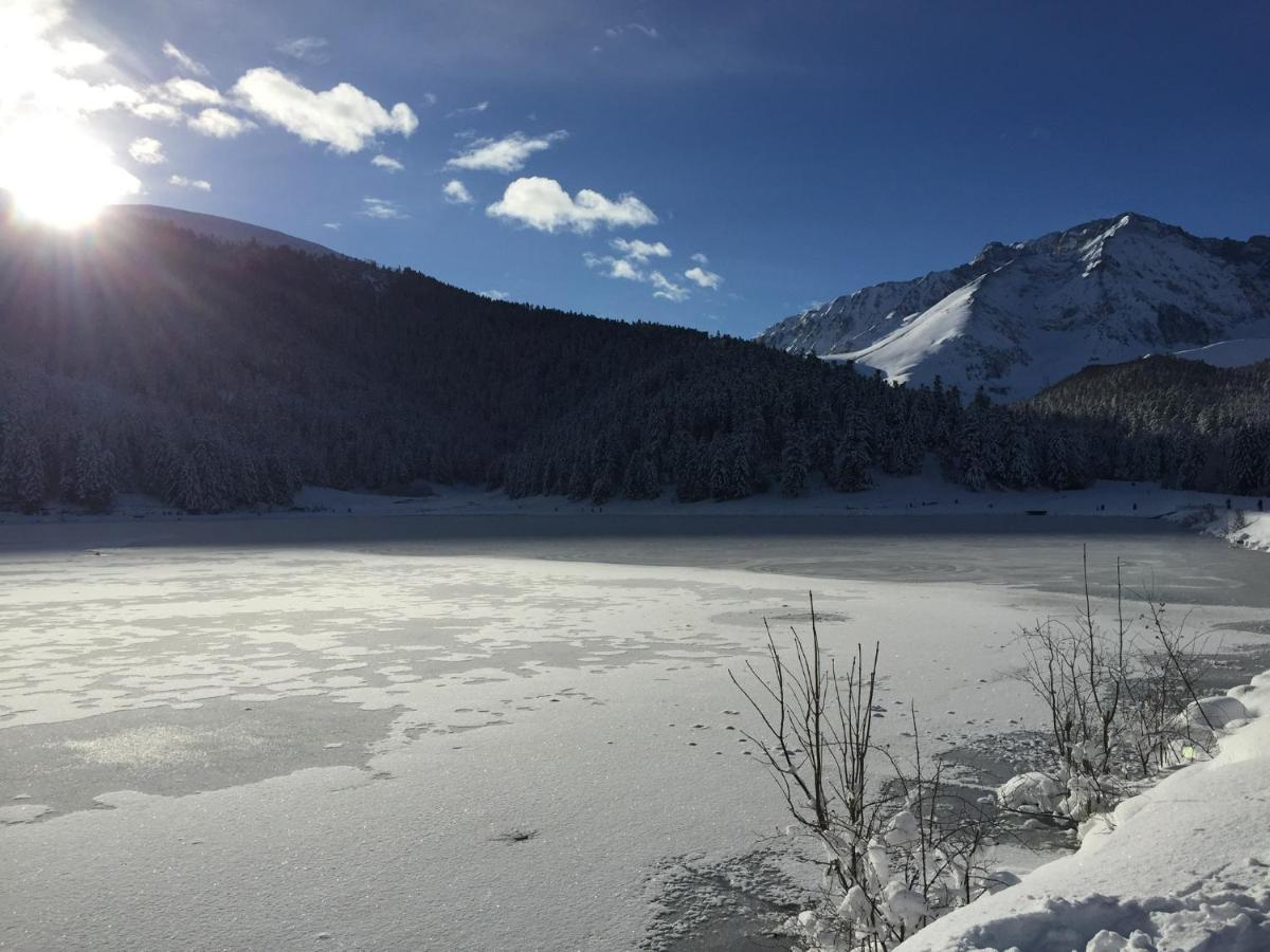Gite Chaleureux Au Lac De Payolle Campan Exterior foto